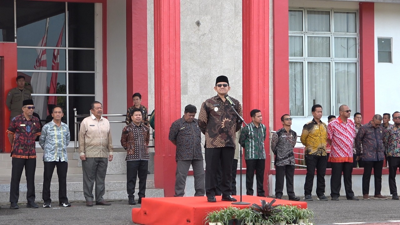 AWALI TAHUN 2026, PEMDA SAMBAS GELAR APEL GABUNGAN PERKUAT DISIPLIN DAN KEBERSAMAAN ASN