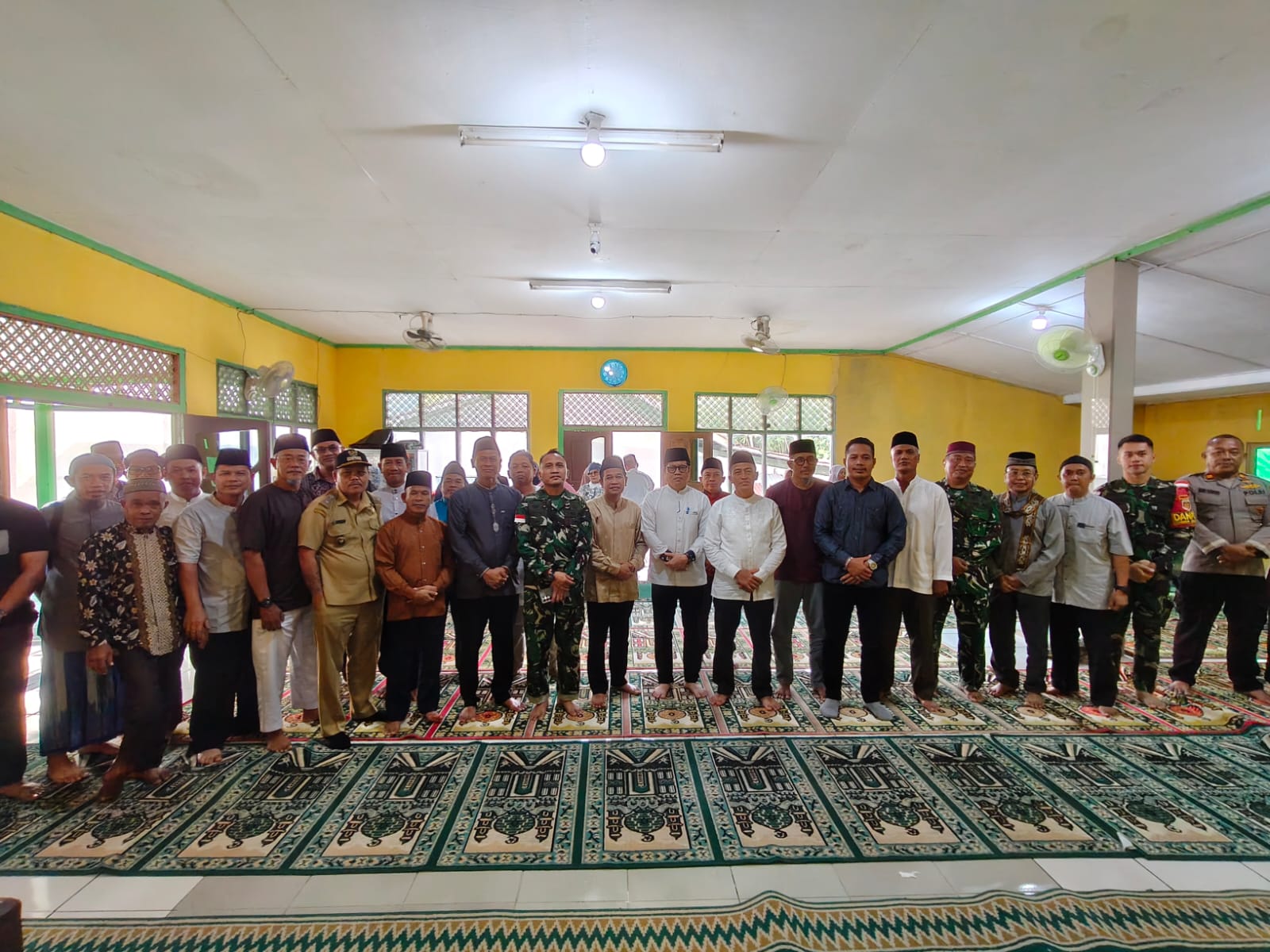 Pererat Silaturahmi di Perbatasan, Tim Safari Ramadhan Sambas Sambangi Sajingan Besar