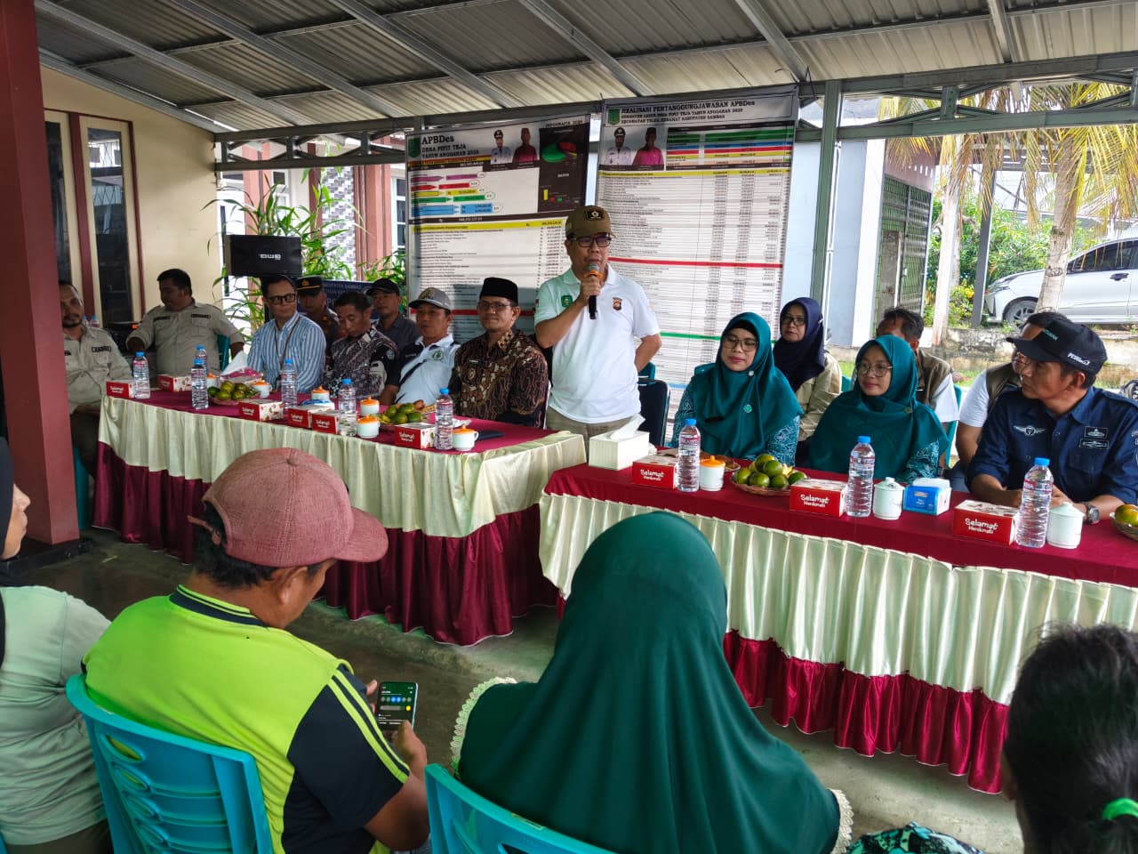 Ringankan Beban Ekonomi Warga, Bupati Satono Diskon Paket Sembako di Operasi Pasar Murah Desa Pipit Teja