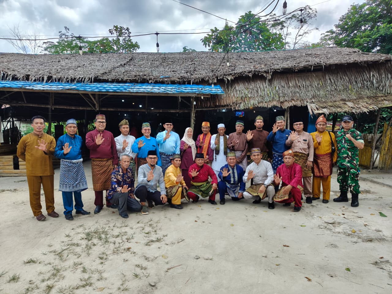 Rayakan HUT ke-25, Kecamatan Galing Gelar "Tumpahan Salok": Momentum Galing Menjadi Penyangga Ekonomi Sambas