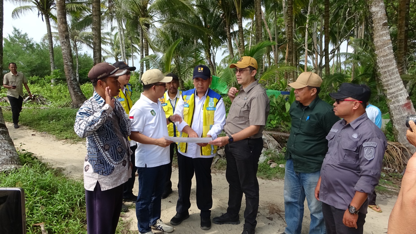 Abrasi Arung Parak Jadi Perhatian Pusat, Bupati Sambas Dorong Penanganan Demi Keselamatan Warga dan Kedaulatan Negara