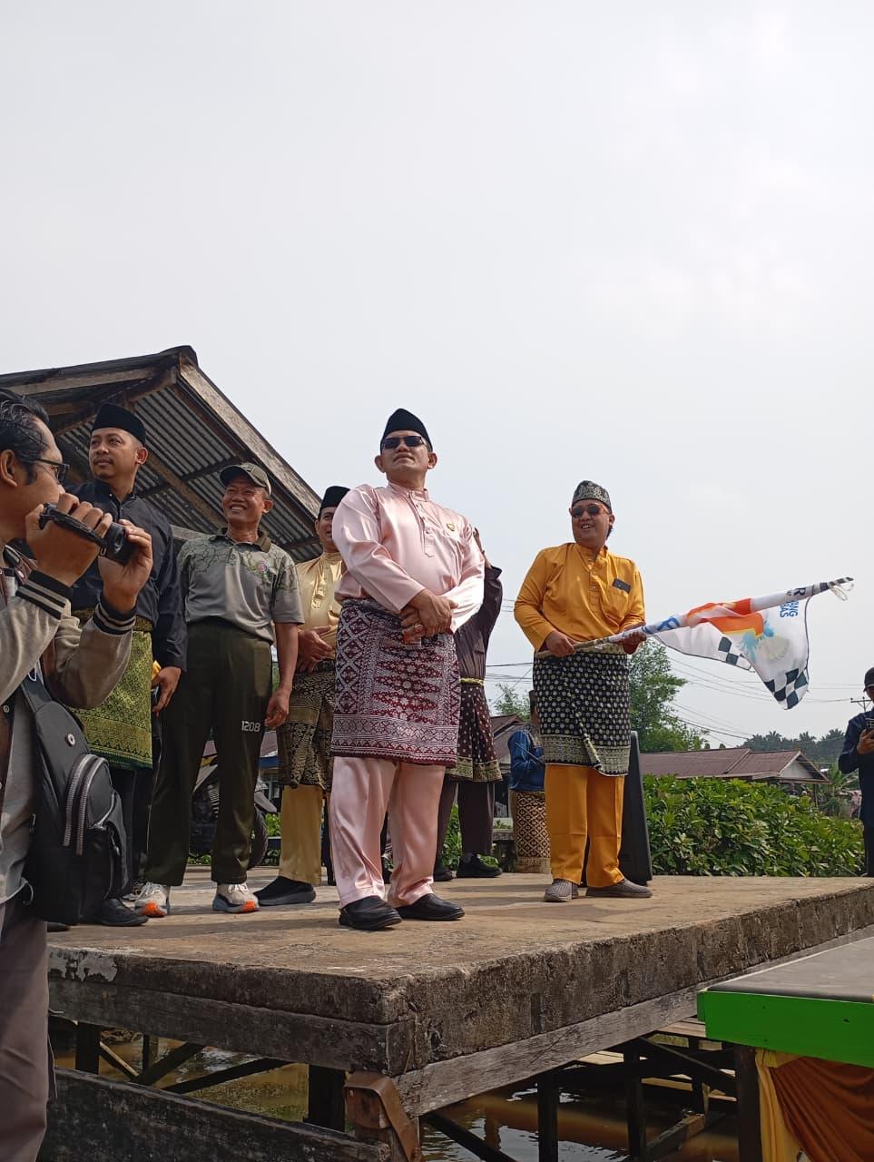 BUKA LOMBA SAMPAN BIDAR 2026, WABUP HEROALDI DORONG PEMBINAAN ATLET DAN EKONOMI UMKM SAMBAS