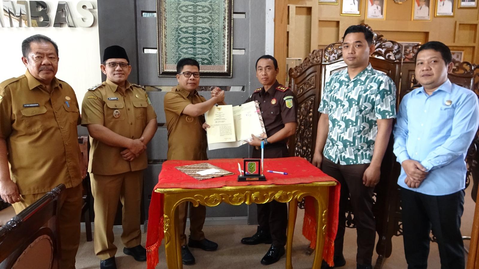 Bupati Sambas dan Kejari Perkuat Sinergi Penanganan Masalah Hukum Perdata dan Tata Usaha Negara