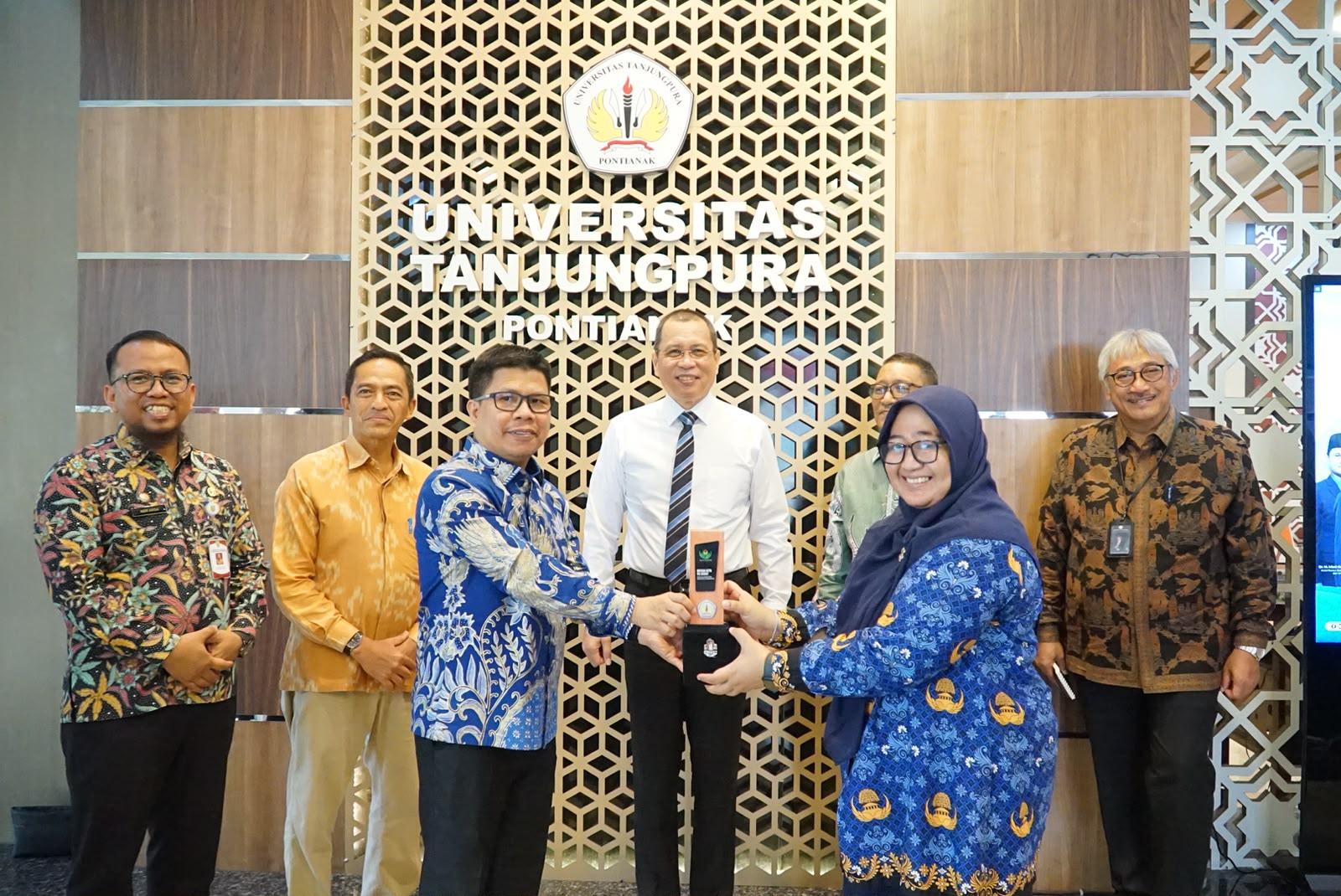 Bupati Satono Bahas Kerja Sama Strategis dengan Untan, Dorong Peningkatan SDM Kabupaten Sambas