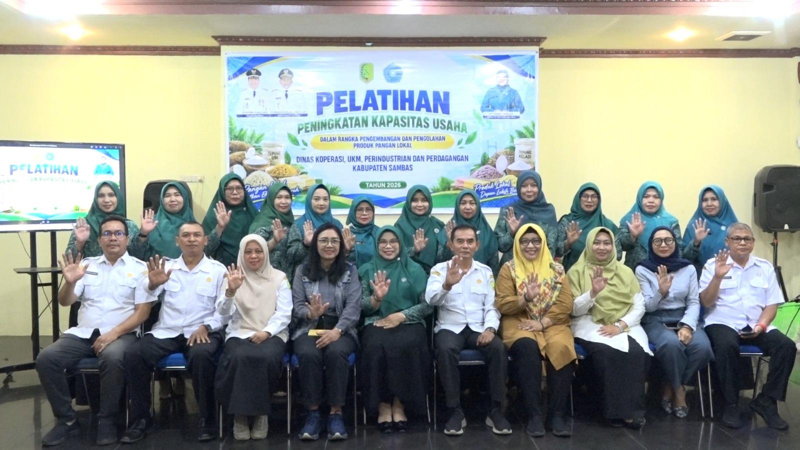 GANDENG PKK SAMBAS, DISKUMINDAG GELAR PELATIHAN KAPASITAS USAHA SEKTOR PENGOLAHAN
