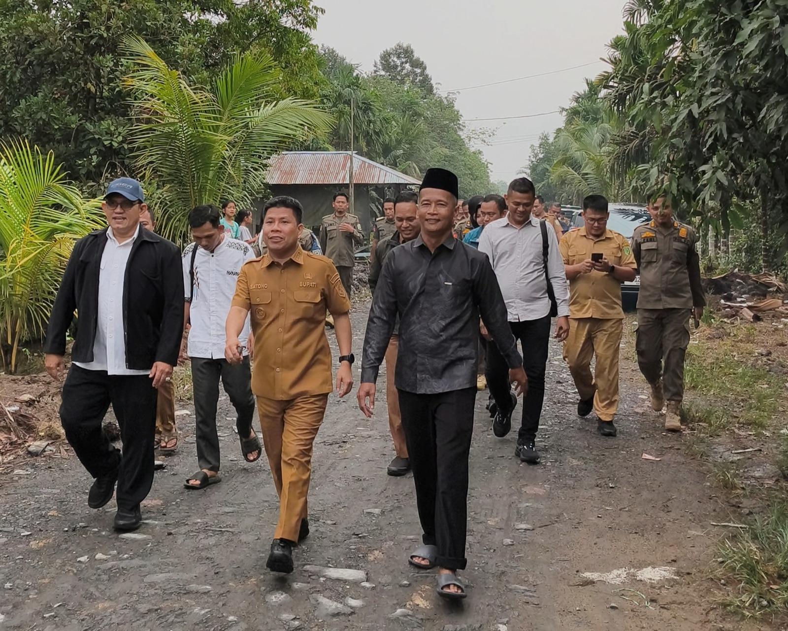 Tinjau Langsung Kondisi Jalan Desa Tri Gadu, Bupati Satono Harap Tingkatkan Aksesibilitas Warga