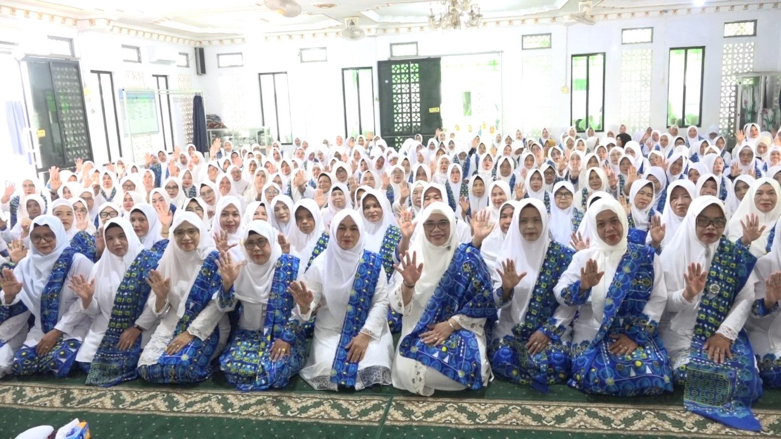 Lantik PC BKMT Jawai Selatan, Ketua PD BKMT Sambas Hj. Yunisa Harap Penguatan Majelis Taklim