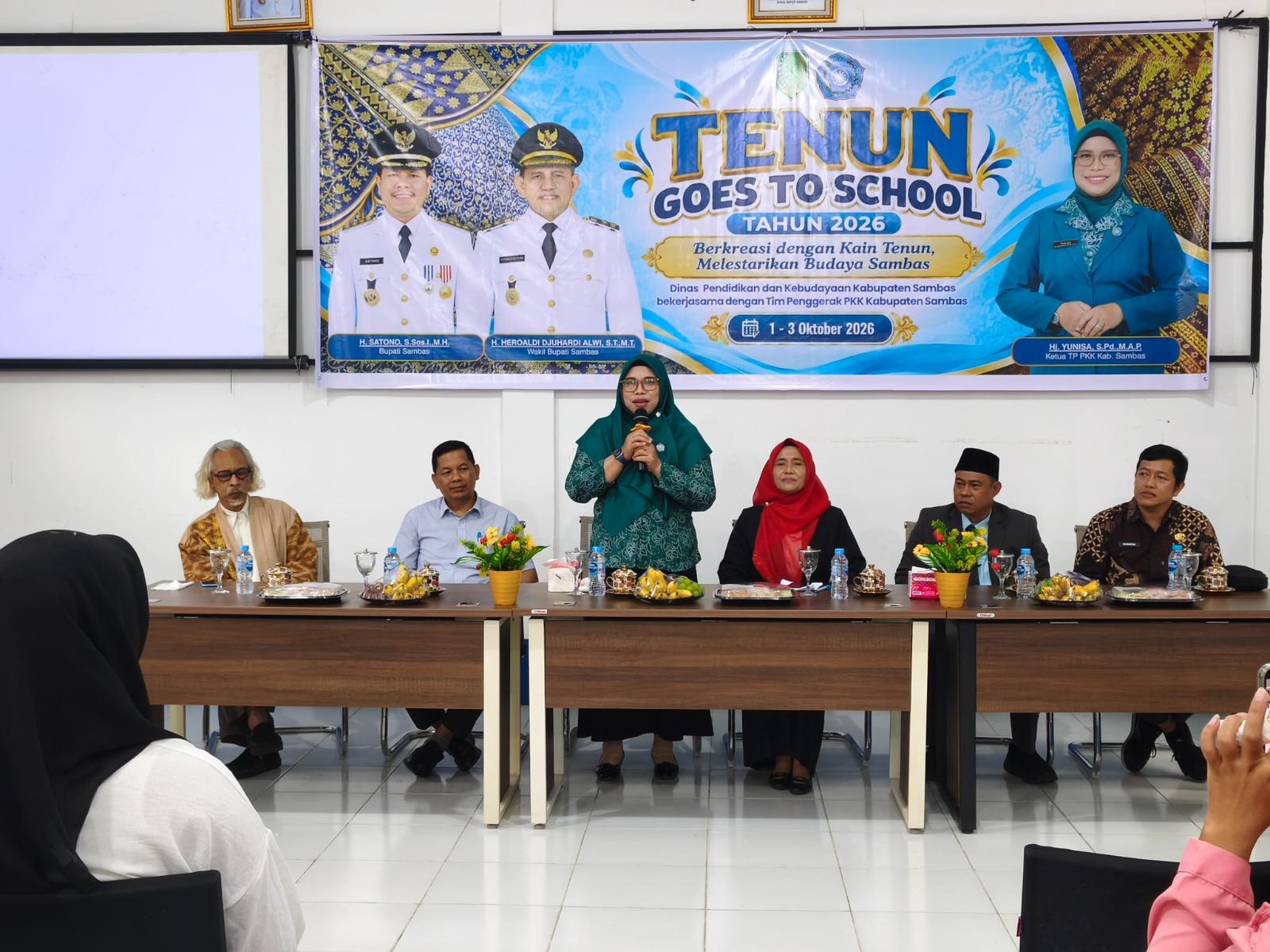 JAGA WARISAN LELUHUR, PULUHAN PELAJAR SMK SAMBAS IKUTI PELATIHAN &amp;quot;TENUN GOES TO SCHOOL&amp;quot; 2026