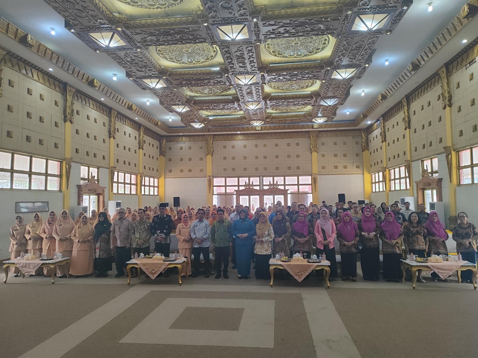 Serah Terima Kepengurusan, DWP Sambas Didorong Semakin Solid dan Adaptif