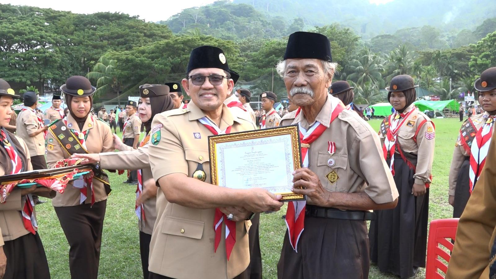 Semarak Peringatan Hut Pramuka Ke-65 Di Kab.Sambas: Mengukuhkan Karakter Generasi Muda Menuju Indonesia Emas