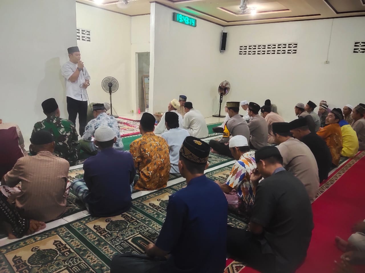 Safari Ramadhan Tangaran: Sekcam Sosialisasikan Program Pemerintah