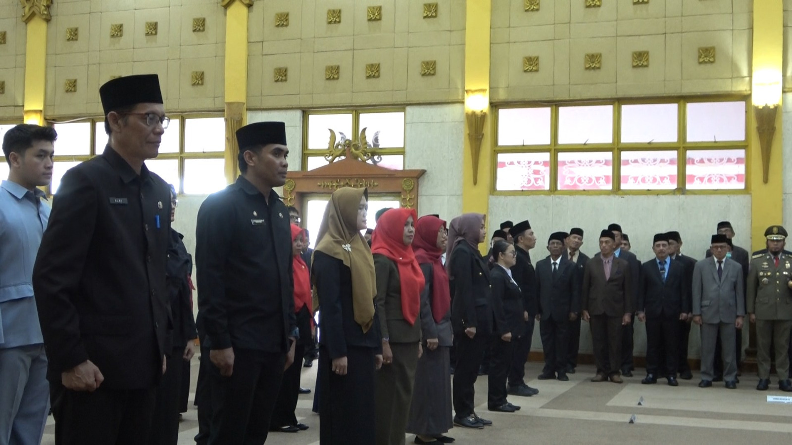 BUPATI SAMBAS SATONO LANTIK 115 PEJABAT DILINGKUNGAN PEMDA SAMBAS