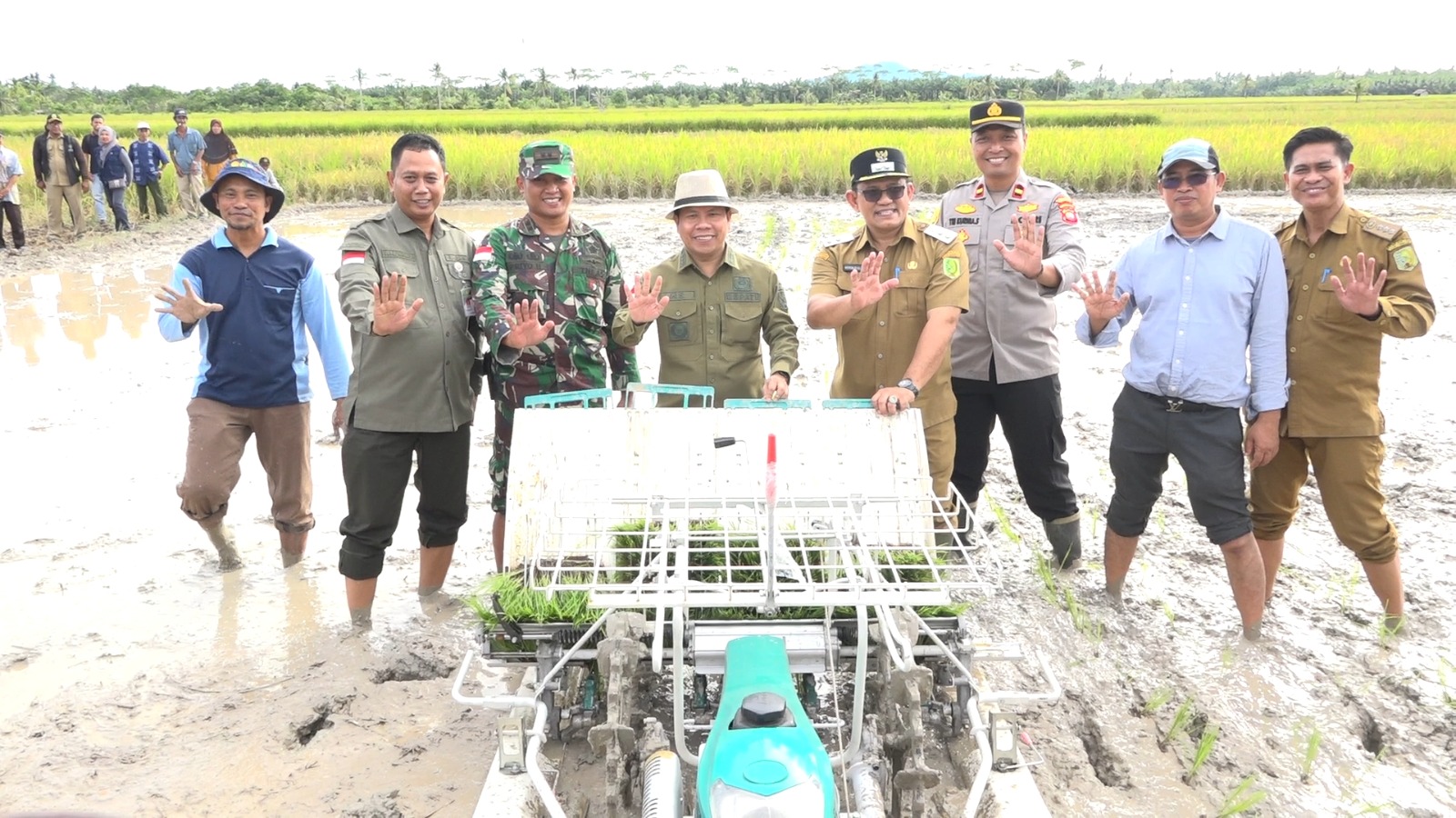 APRESIASI BUPATI SATONO KEPADA BRIGADE PANGAN ATAS INISIASI MENDORONG PERCEPATAN SWASEMBADA PANGAN DIKABUPATEN SAMBAS