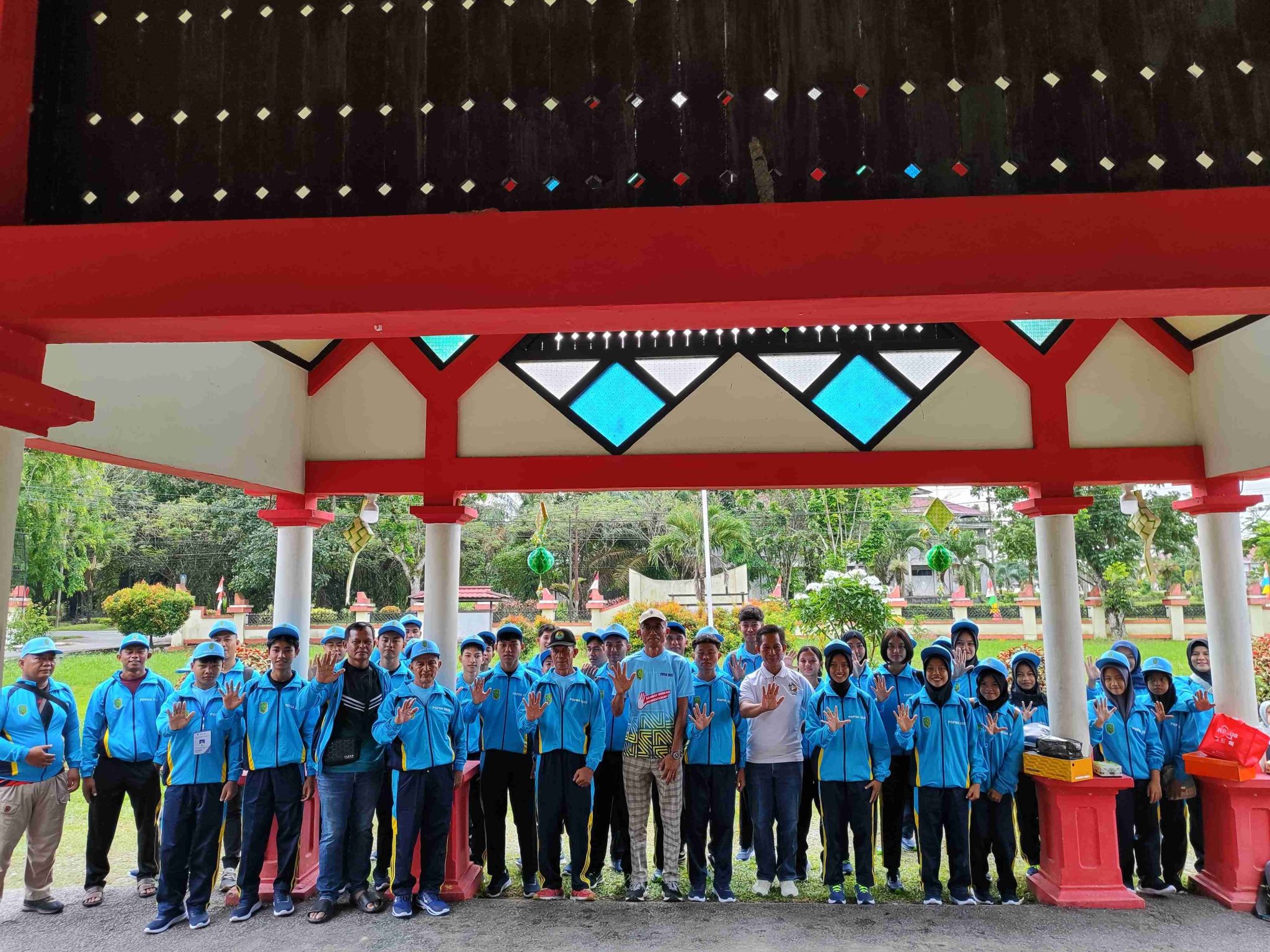 Staf Ahli Bupati Sambas Lepas Kontingen POPDA 2025 ke Pontianak