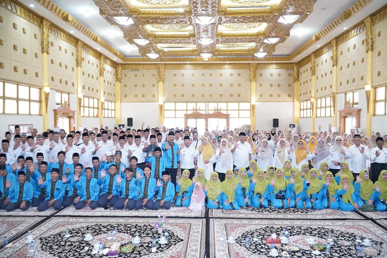 Bupati Sambas Lepas Kafilah MTQ ke-XXXIII Tingkat Provinsi saat Hadiri Peringatan Maulid Nabi