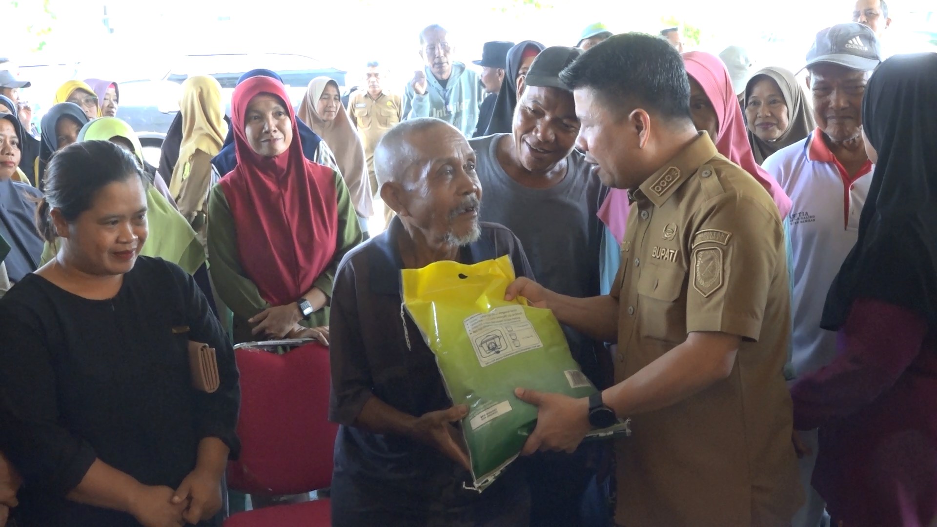 Bupati Satono Hadiri Gerakan Pangan Murah Galing