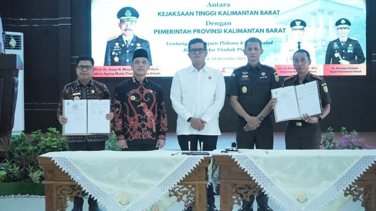 Bupati Sambas Hadiri Penandatanganan MoU Pidana Kerja Sosial di Kejati Kalbar