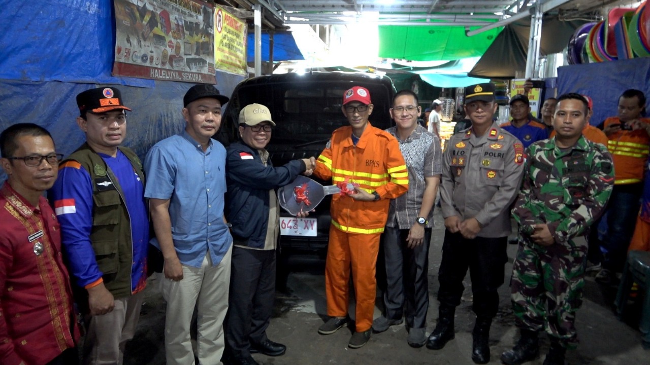 BUPATI SATONO SERAHKAN MOBIL OPERASIONAL BARU UNTUK BPK SEKURA