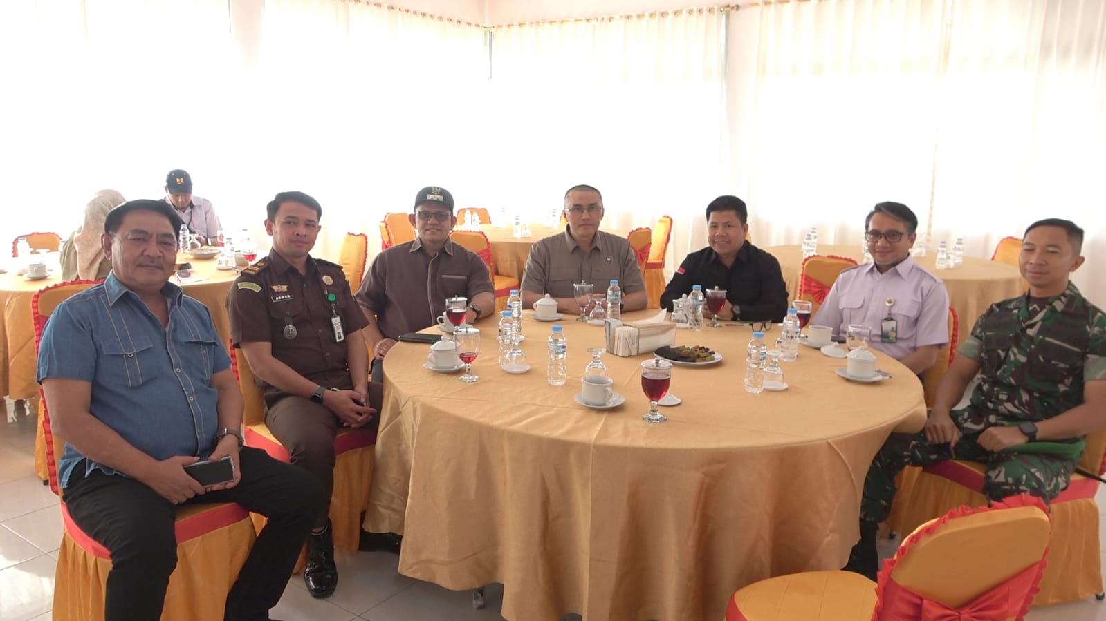 BUPATI SAMBAS SAMBUT KUNJUNGAN KERJA KEMENKO INFRASTRUKTUR, KEMENTERIAN PU, DAN DPR RI