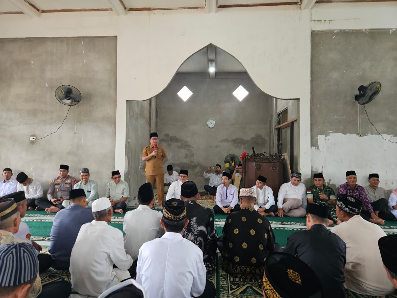 Safari Ramadhan di Jawai Selatan, Bupati Sambas Tekankan Keseimbangan Pembangunan Menuju Indonesia Emas 2045