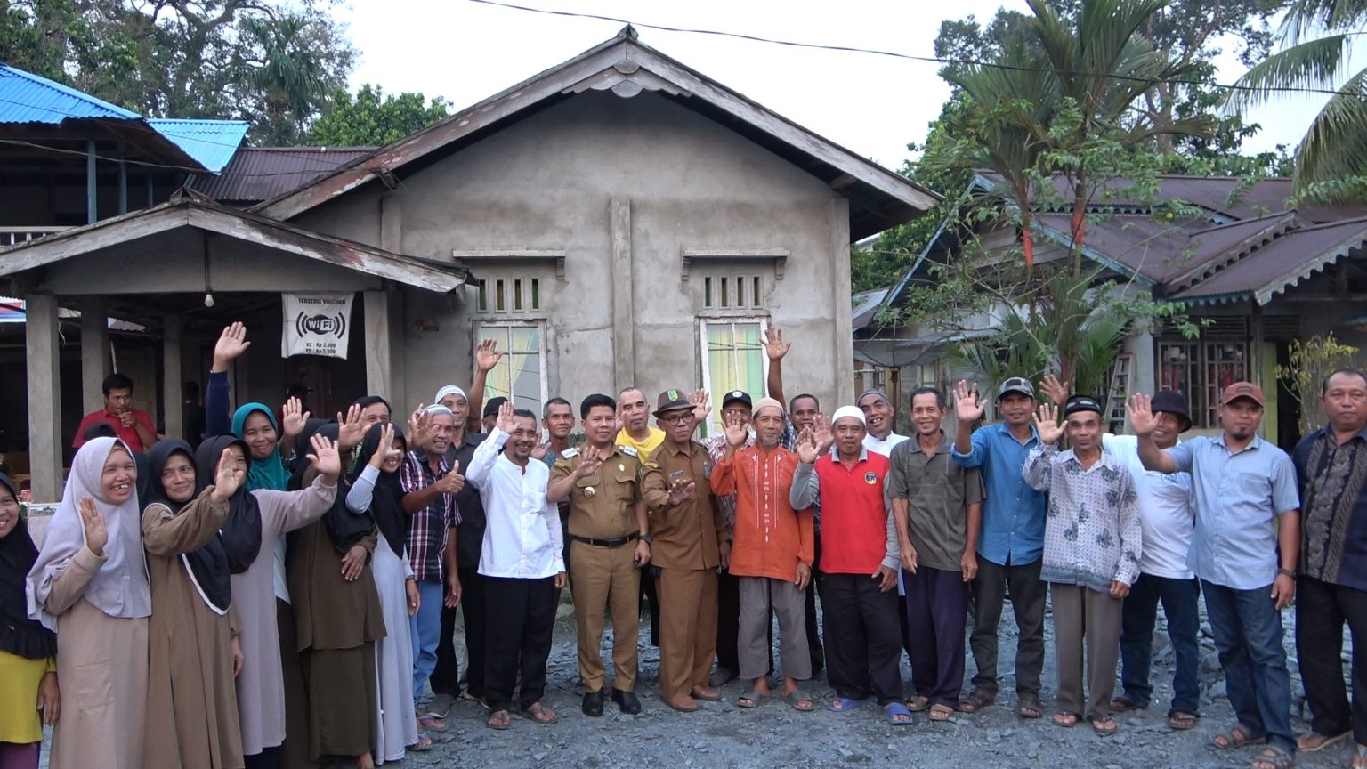 Bupati Satono Kagumi Hasil Kebun Saat Silaturahmi Di Dusun KP. Keramat, Dorong Masyarakat Gunakan Fasilitas Berobat Gratis Prosesar