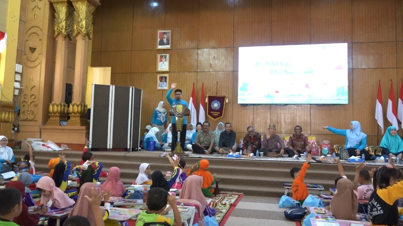 Bupati Sambas Satono Buka Lomba Mewarnai PAUD dan SD