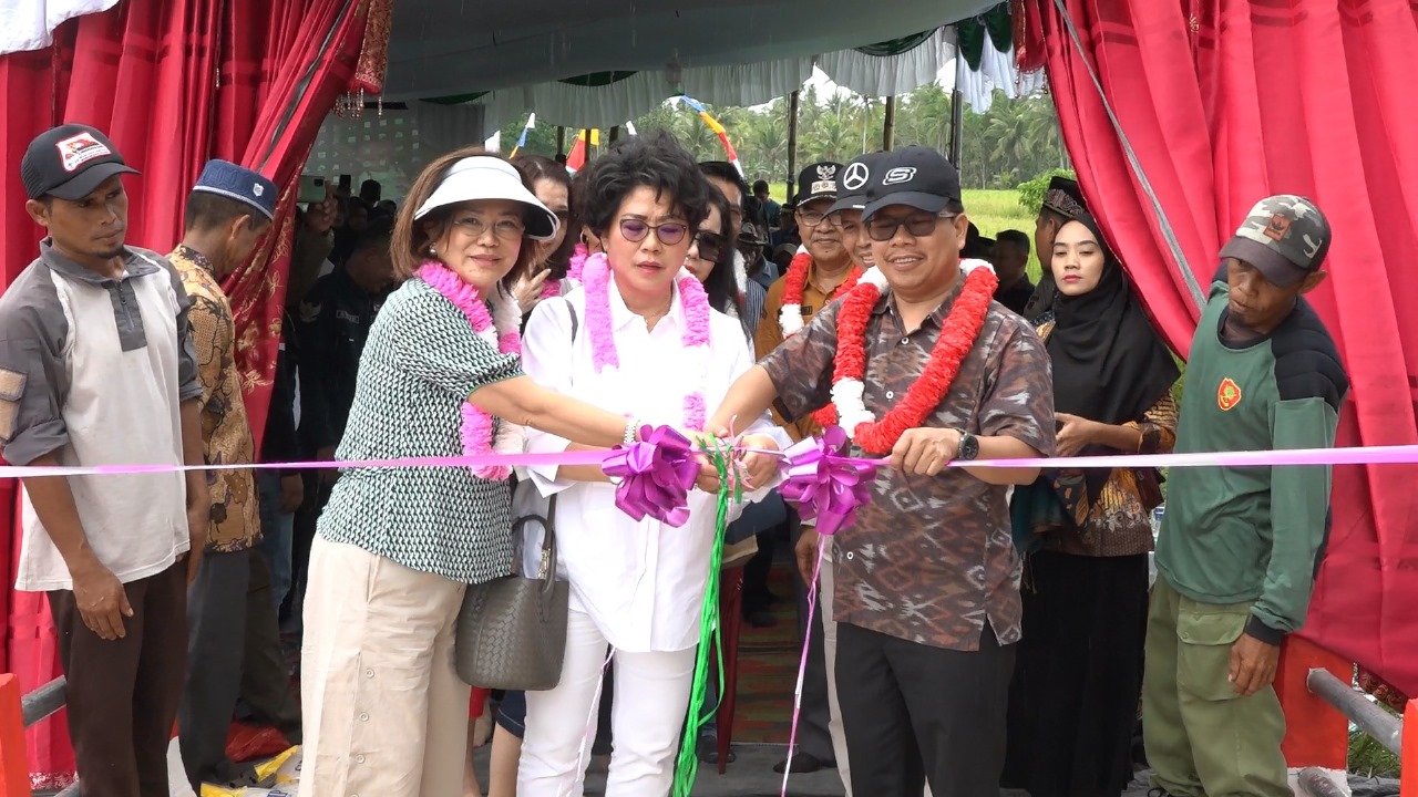 Bersama Donatur Bupati Satono Resmikan Jembatan Berkemajuan Non APBD Ke 47 Desa Merpati