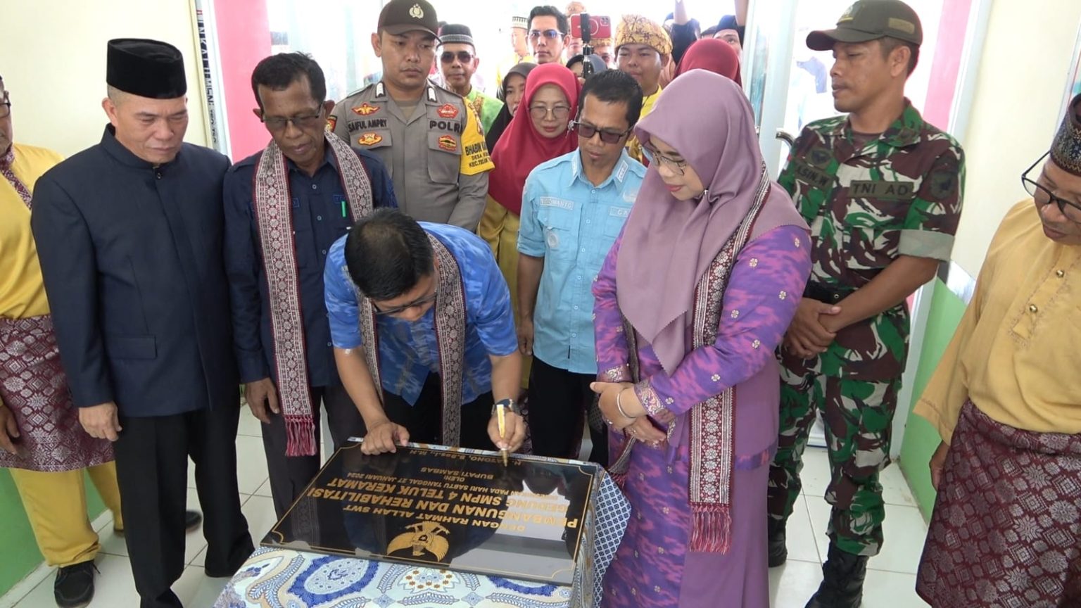 Guna Pemerataan Pendidikan Di Kab.Sambas, Bupati Satono Resmikan Gedung Sekolah SMPN 4 Teluk Keramat