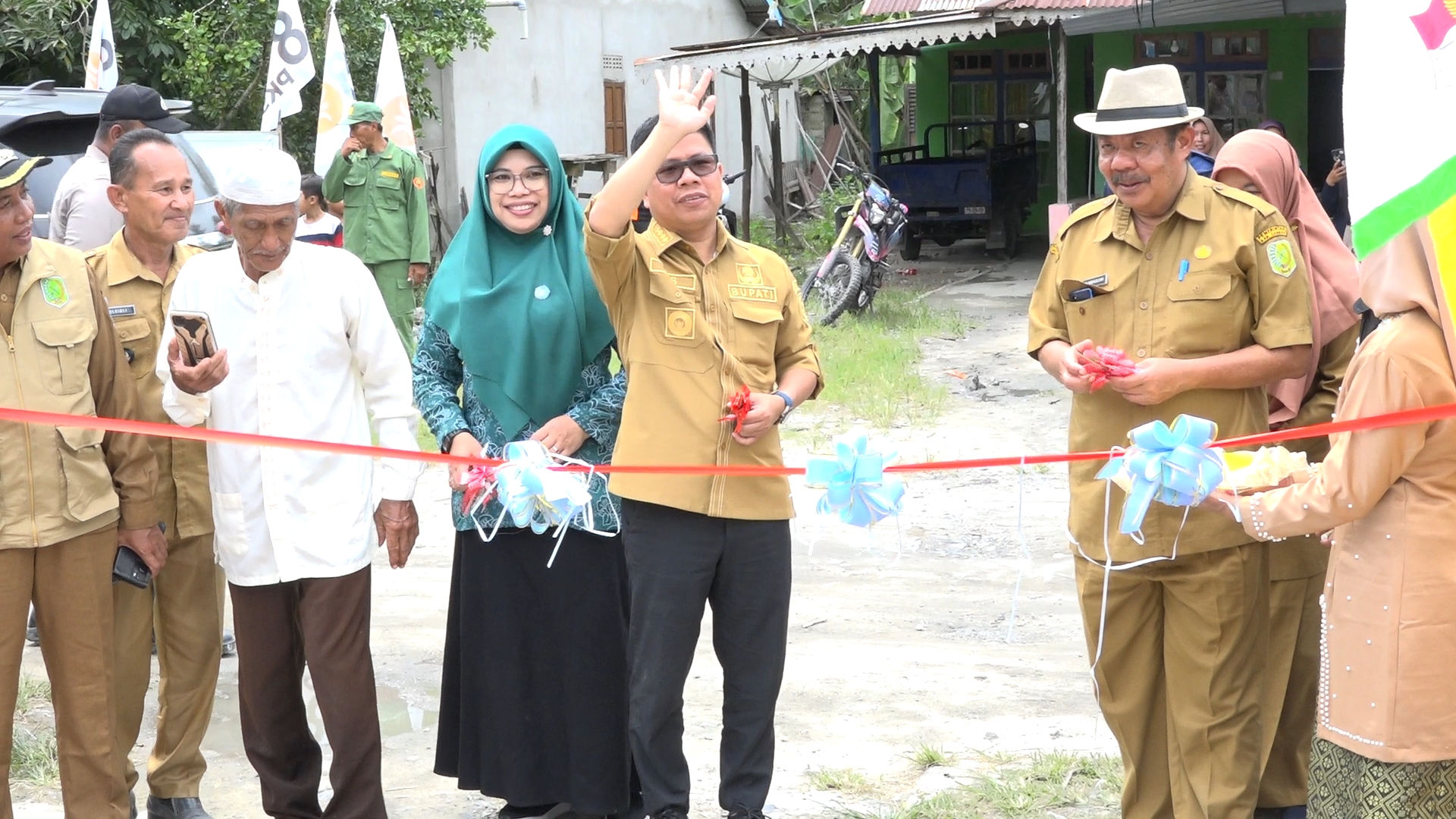 DORONG POTENSI TANGGUH DI PERTANIAN, BUPATI SATONO BANGUN JEMBATAN BERKEMAJUAN 43 DI SEMPERIUK A